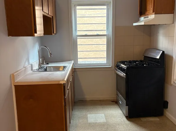 827-829 W 9th, 827-829 W 9th St #1, Chester, PA 19013