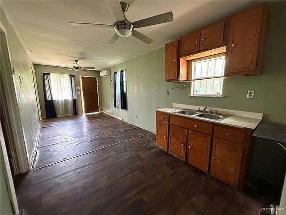 4th image of 2902 Benitez St