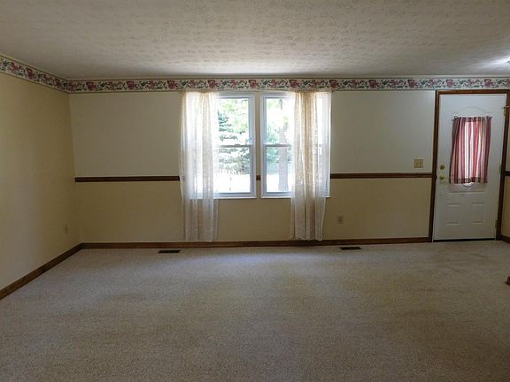3rd image of 1353 Linden Creek Dr