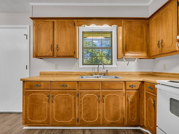 4th image of 369 Concourse Rd