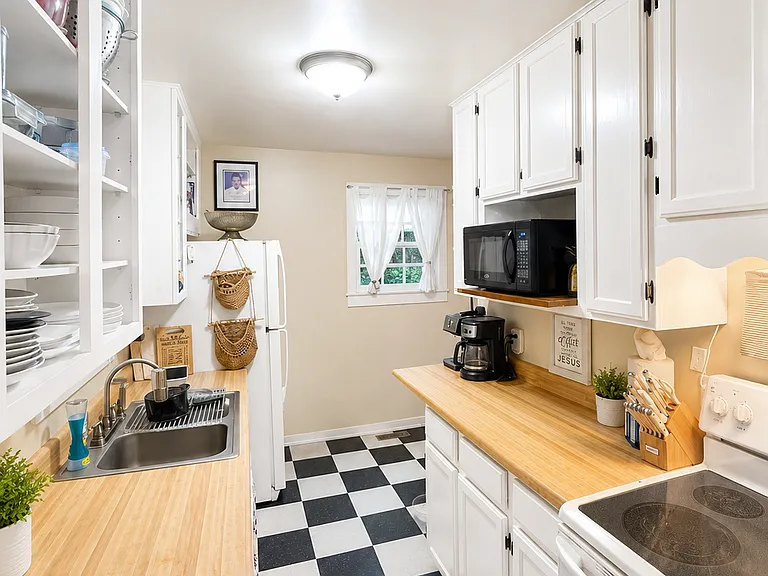 524 S Millwood Ave — Photo 10