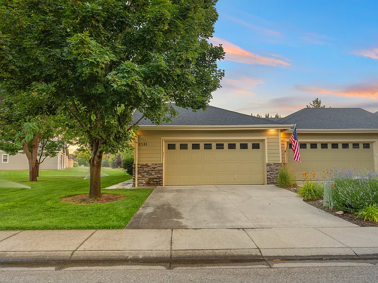 2581 S Gatewood Ln — Photo 2