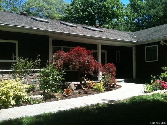 4th image of 5 Mannetto Hill Road