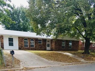 604 N Rocking Horse Ln, Yale, OK 74085