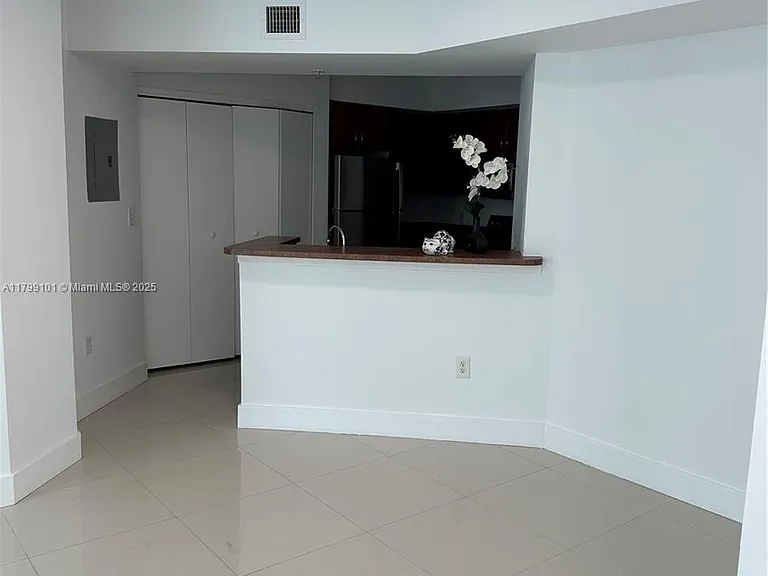 9201 Collins Ave #524 — Photo 10