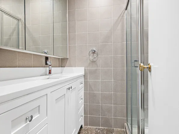 325 East 57th Street image 11 of 12