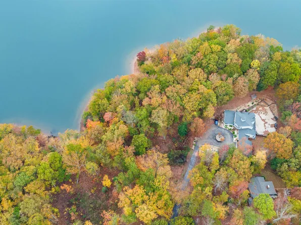 133 Falling Leaf Dr, Townville, SC 29689
