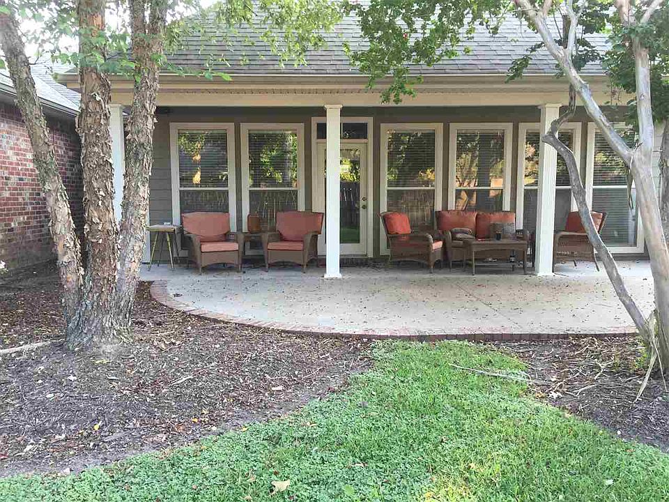 2nd image of 509 Sugar Mill Courtyard