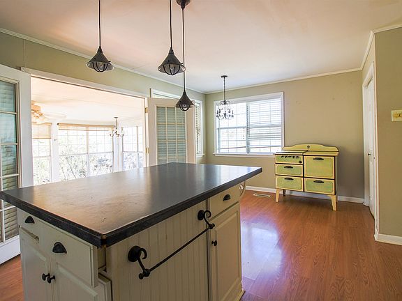 4th image of 143 Marys Chapel Rd