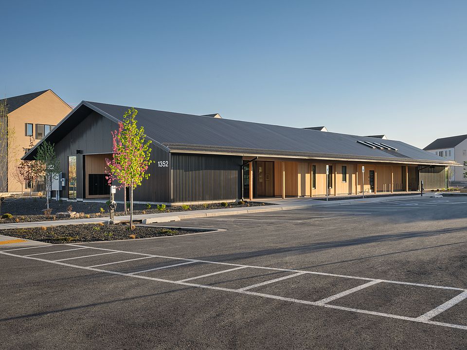 Building Photo 5