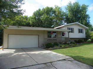 3971 E Fitzsimmons Rd, Oak Creek, WI 53154