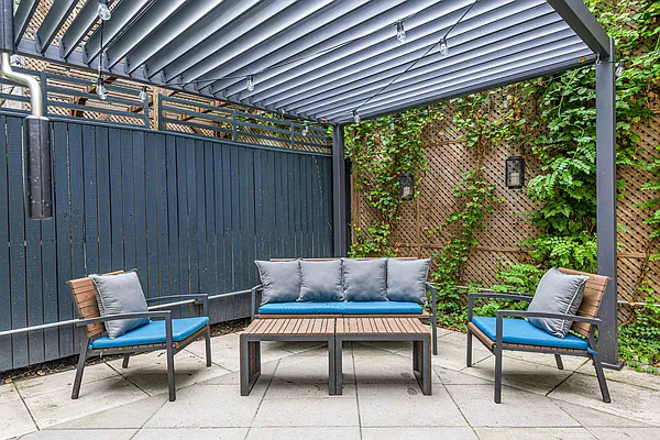 Sold by Level Group | media 13
