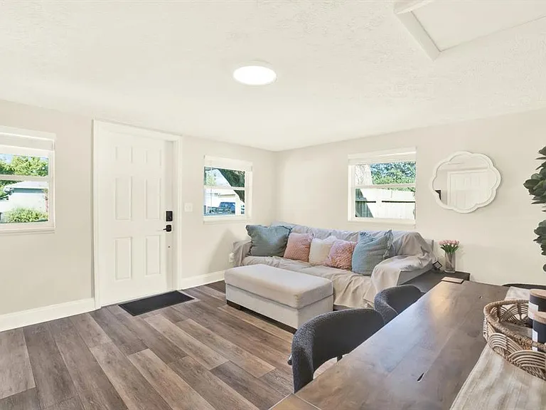 1707 E New Orleans Ave — Photo 3