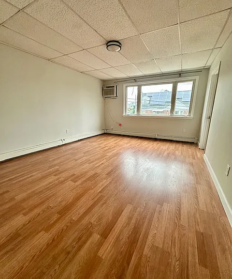 298 Outwater Ln — Photo 2
