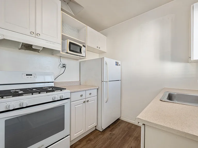 936 S Pacific St — Photo 11