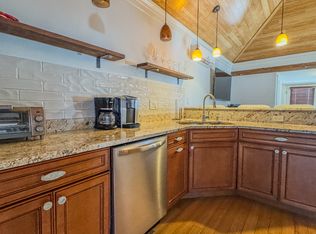 4 Q St #A, Hampton, NH 03842