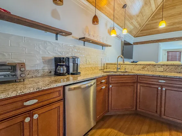 4 Q St, Hampton, NH