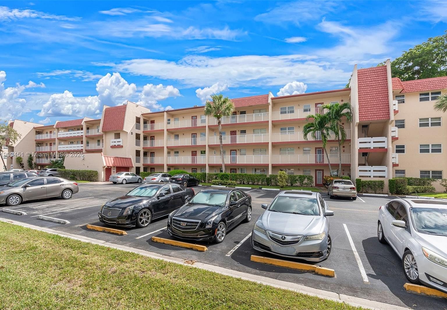 1040 Country Club Dr APT 408