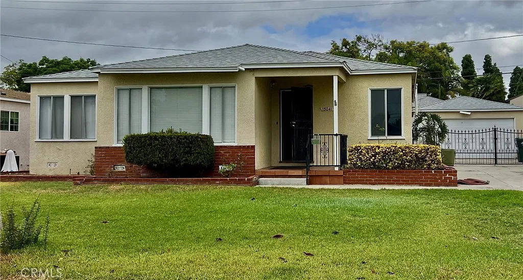 3 bed, 1.5 bath, 1394 sqft, $3,700 — Photo 1