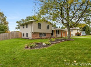 7350 Terrace Ln, Jenison, MI 49428