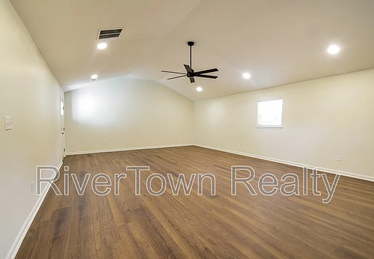 277 S Mount Pleasant Rd — Photo 4