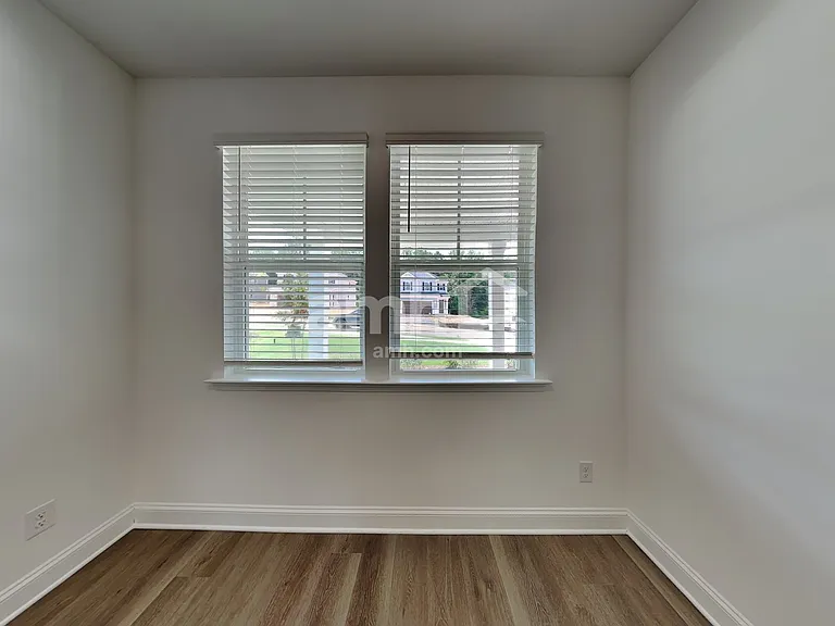 1128 Livengood Way — Photo 21
