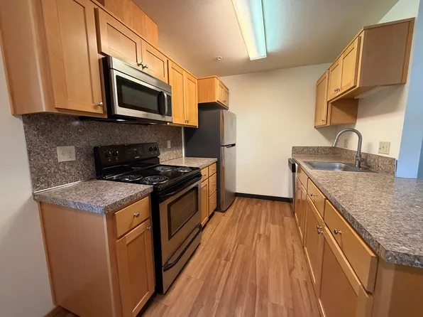 Christopher Crest Apartments, 6518 SE Division St #202, Portland, OR 97206