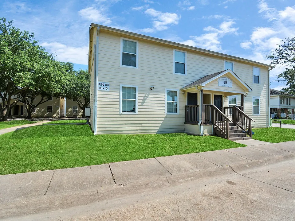 500 W Pitts Ave #302