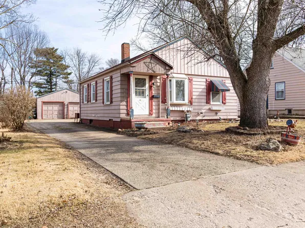 302 Sherwood Dr, Pekin, IL 61554