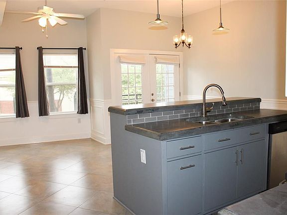 3rd image of 1011 Studemont St #107