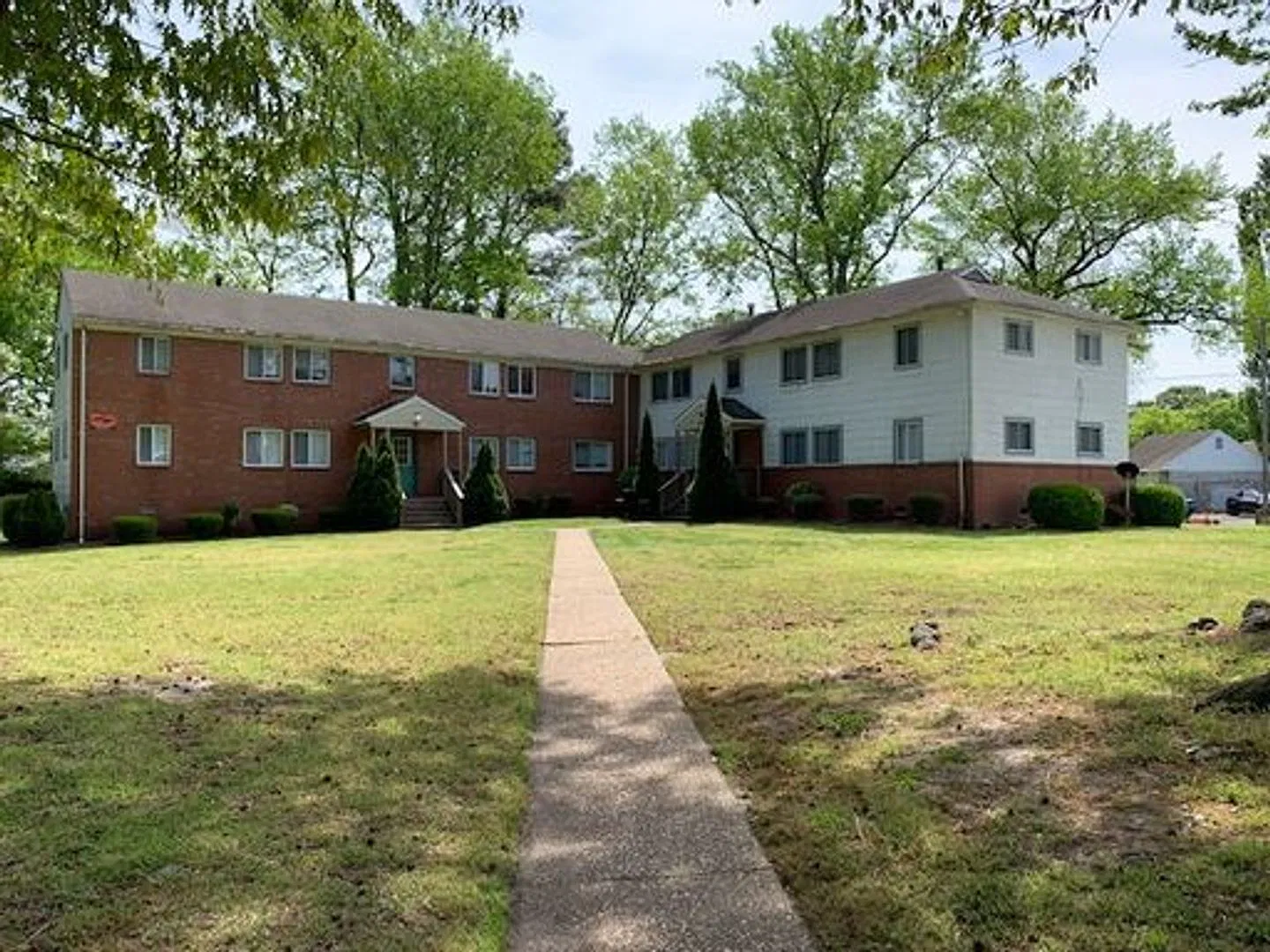 Absolutely Adorable two bedroom is move in ready! — Photo 2