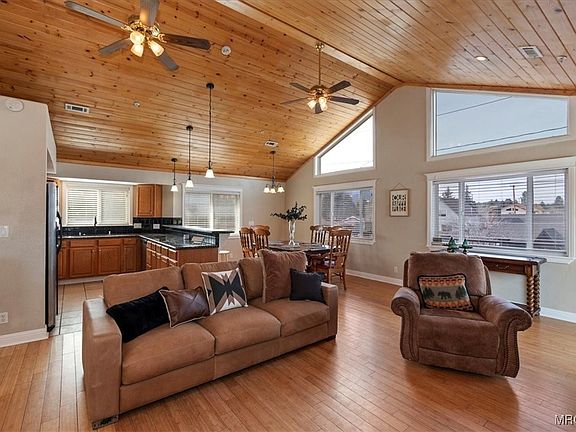 5th image of 852 Pine Ln
