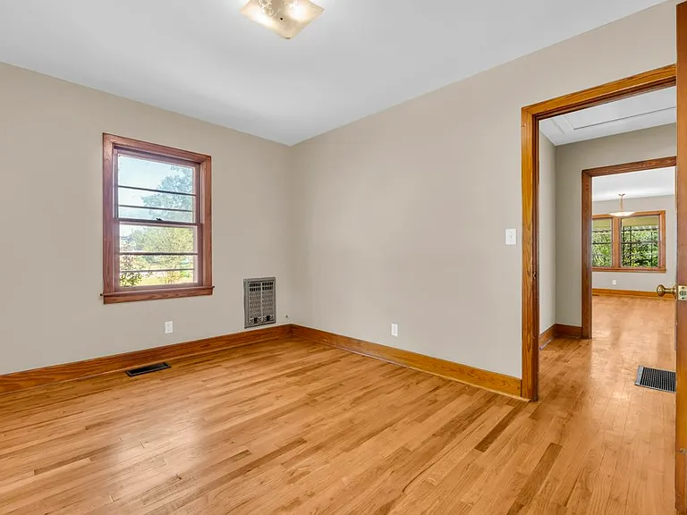220 Rebecca Ln — Photo 11