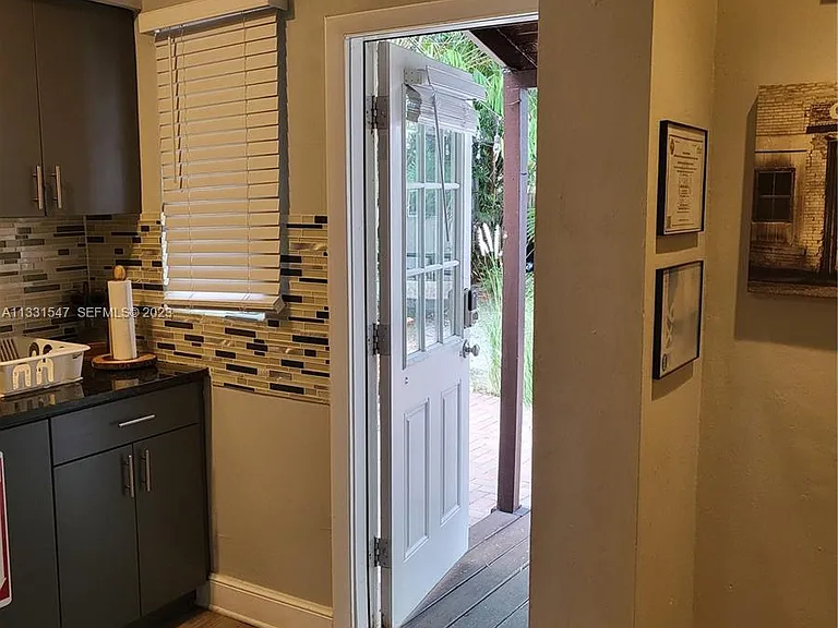 1445 N Andrews Ave — Photo 10