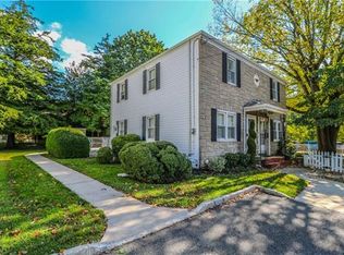 20 Robins Pl, Metuchen, NJ