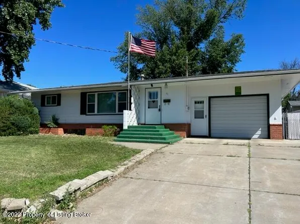 41 9th St E, Dickinson, ND 58601