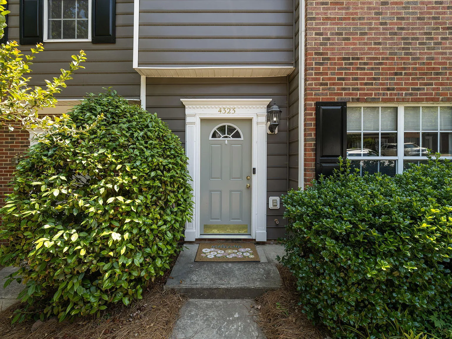 2 bed, 2.5 bath, 1262 sqft, $1,850 — Photo 2