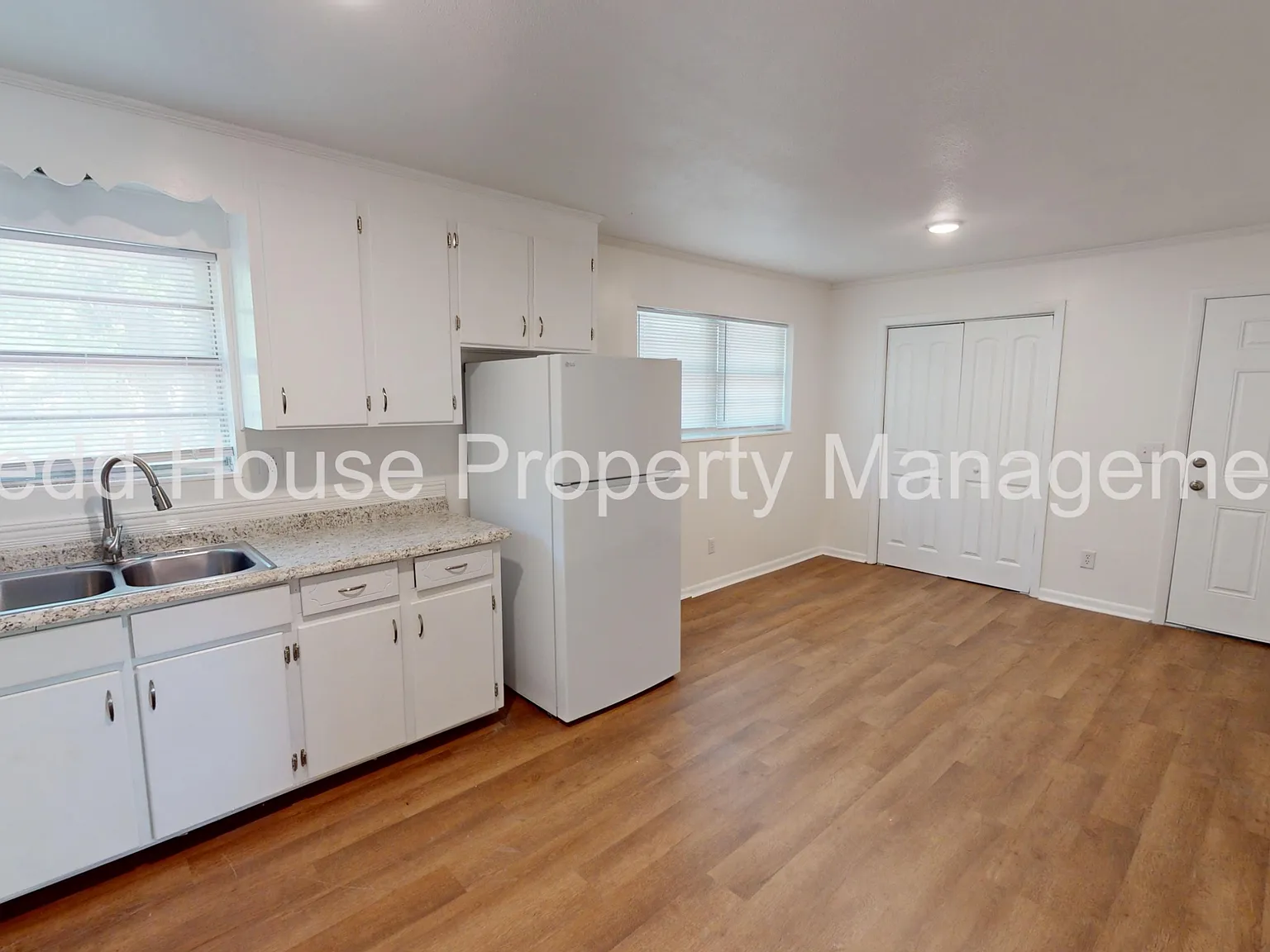 502 W Fitzsimmons Street - 1 — Photo 2