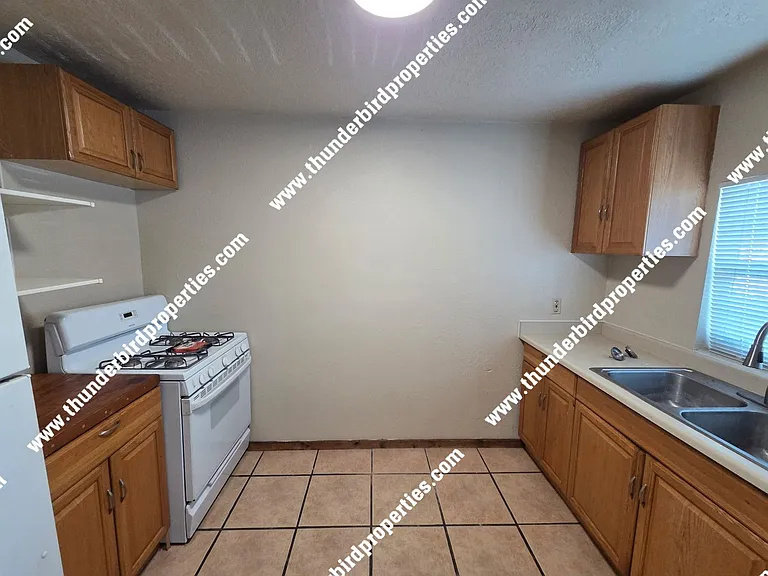 4700 Central Ave SW — Photo 2