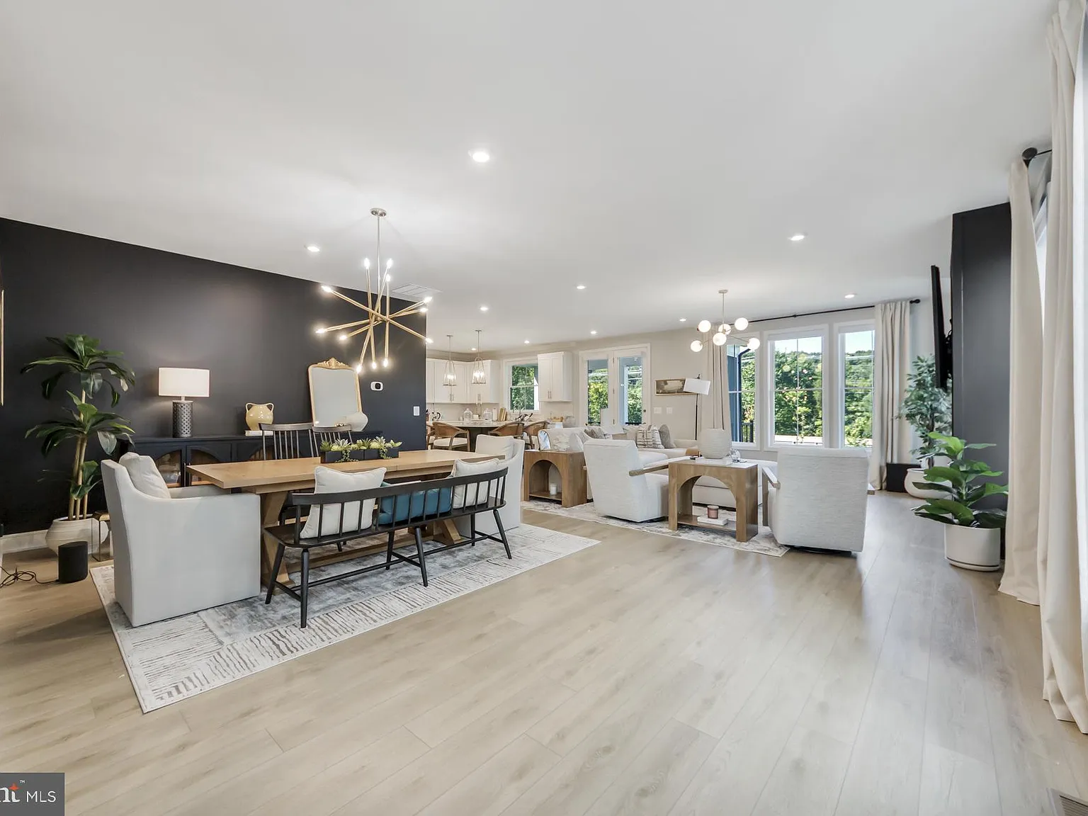 6 bed, 5.5 bath, 4753 sqft, $6,500 — Photo 4