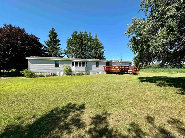 7860 County Road 426, Gladstone, MI 49837