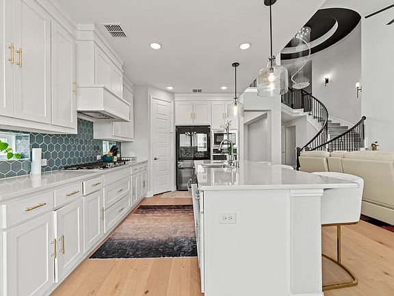 3rd image of 10609 Grayhead Dr