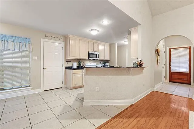 714 Marc Ct — Photo 5