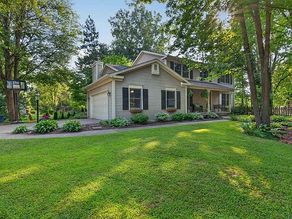 3rd image of 5909 Woodpark Dr