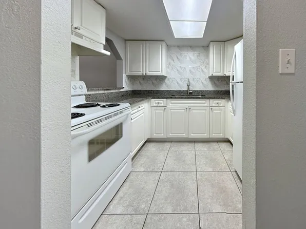 4725 39th Ave N #104, Saint Petersburg, FL 33714