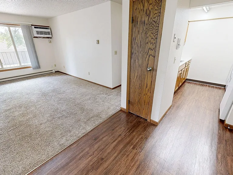 1624 E Gateway Cir S — Photo 11