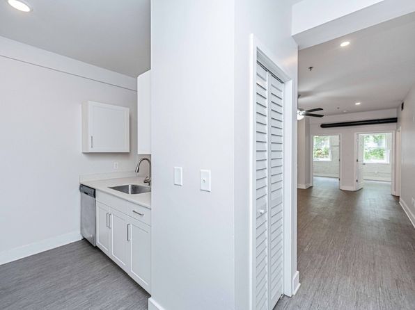 1000 King St #204
