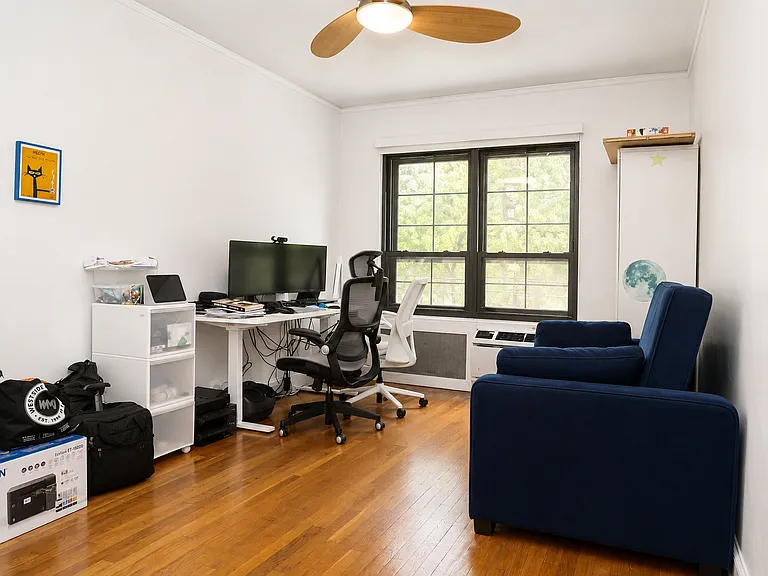 205 W 15th St #2HG — Photo 5