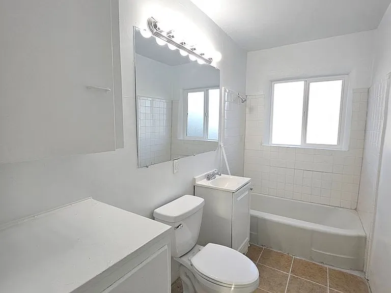 1216 Columbia Dr NE — Photo 6