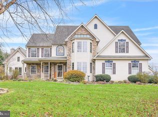 2615 Twin Ln, York, PA 17402